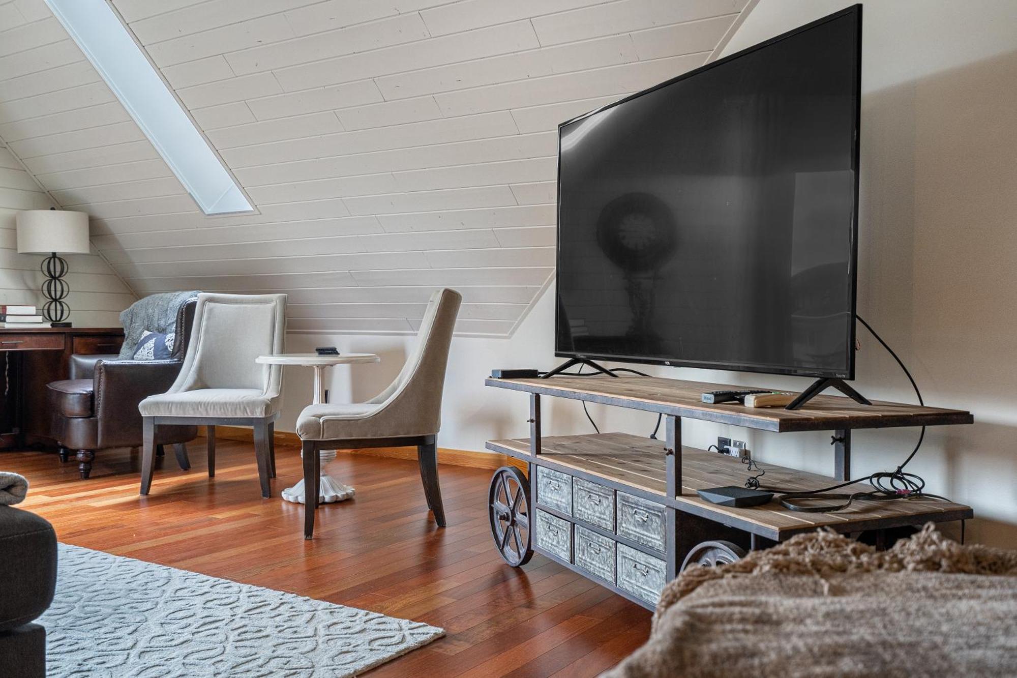 Parkland301 Sunlit 2,000 Ft² Penthouse With Mtn View Διαμέρισμα Κάνμορ Εξωτερικό φωτογραφία