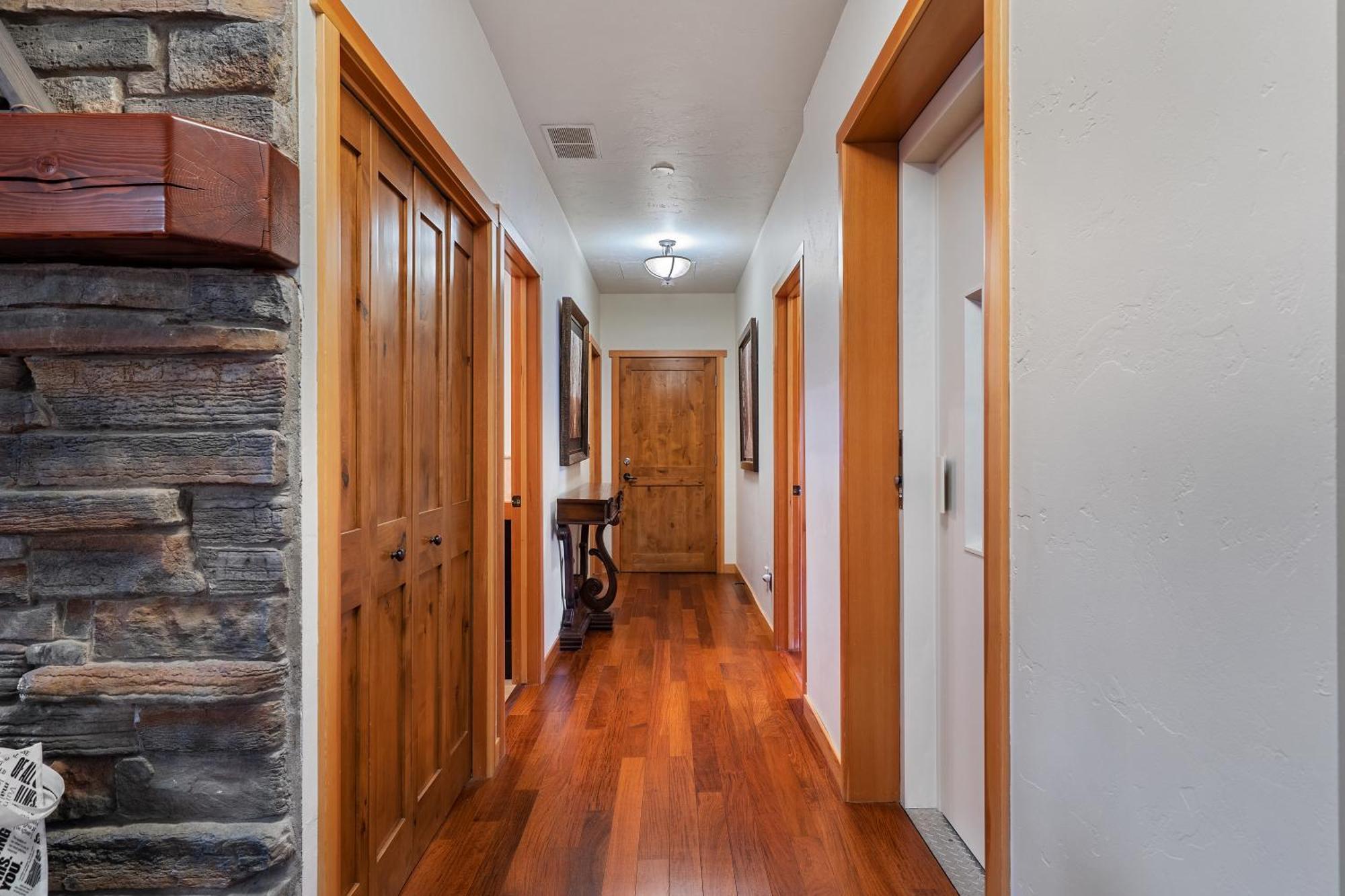 Parkland301 Sunlit 2,000 Ft² Penthouse With Mtn View Διαμέρισμα Κάνμορ Εξωτερικό φωτογραφία