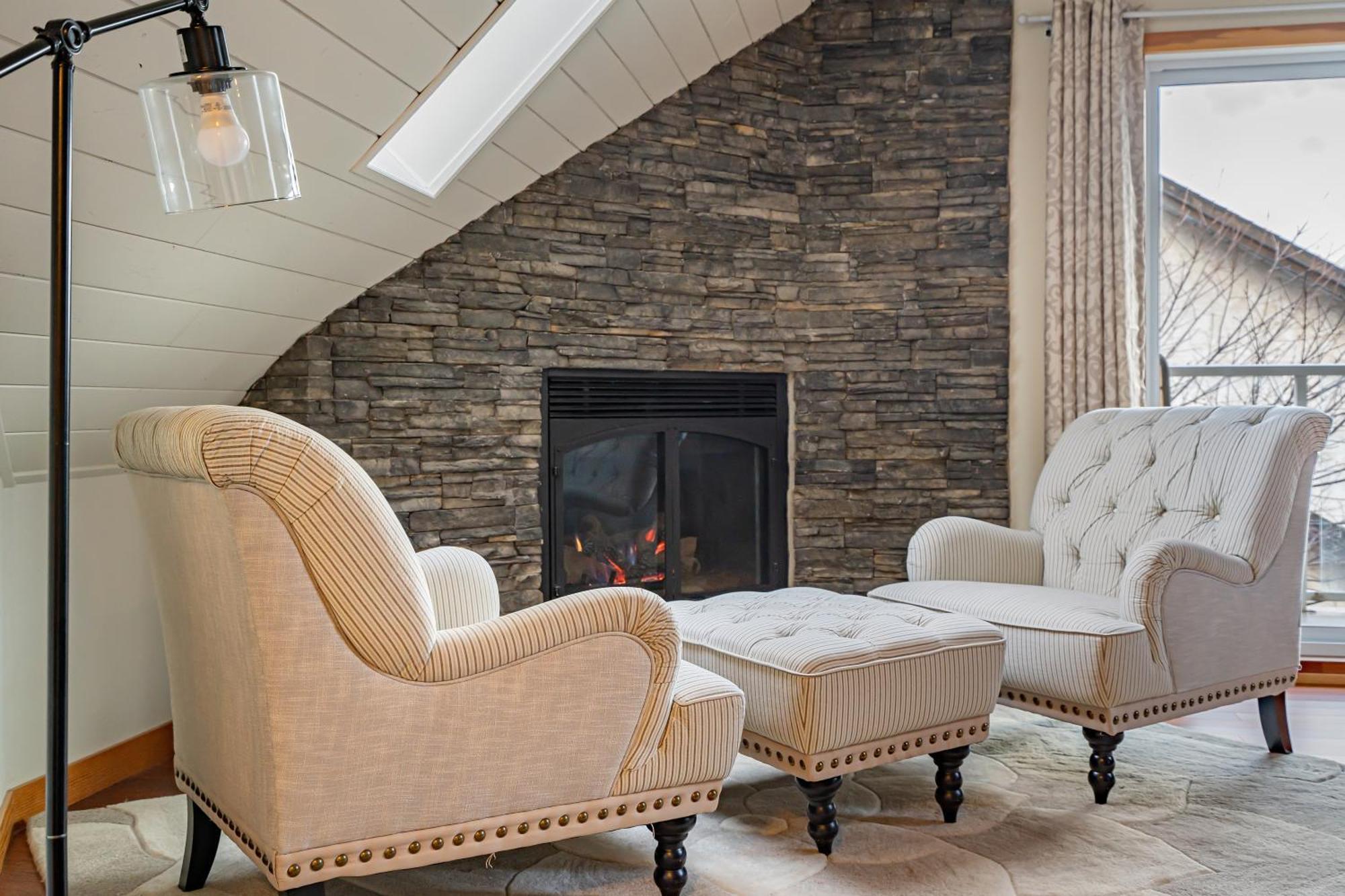 Parkland301 Sunlit 2,000 Ft² Penthouse With Mtn View Διαμέρισμα Κάνμορ Εξωτερικό φωτογραφία