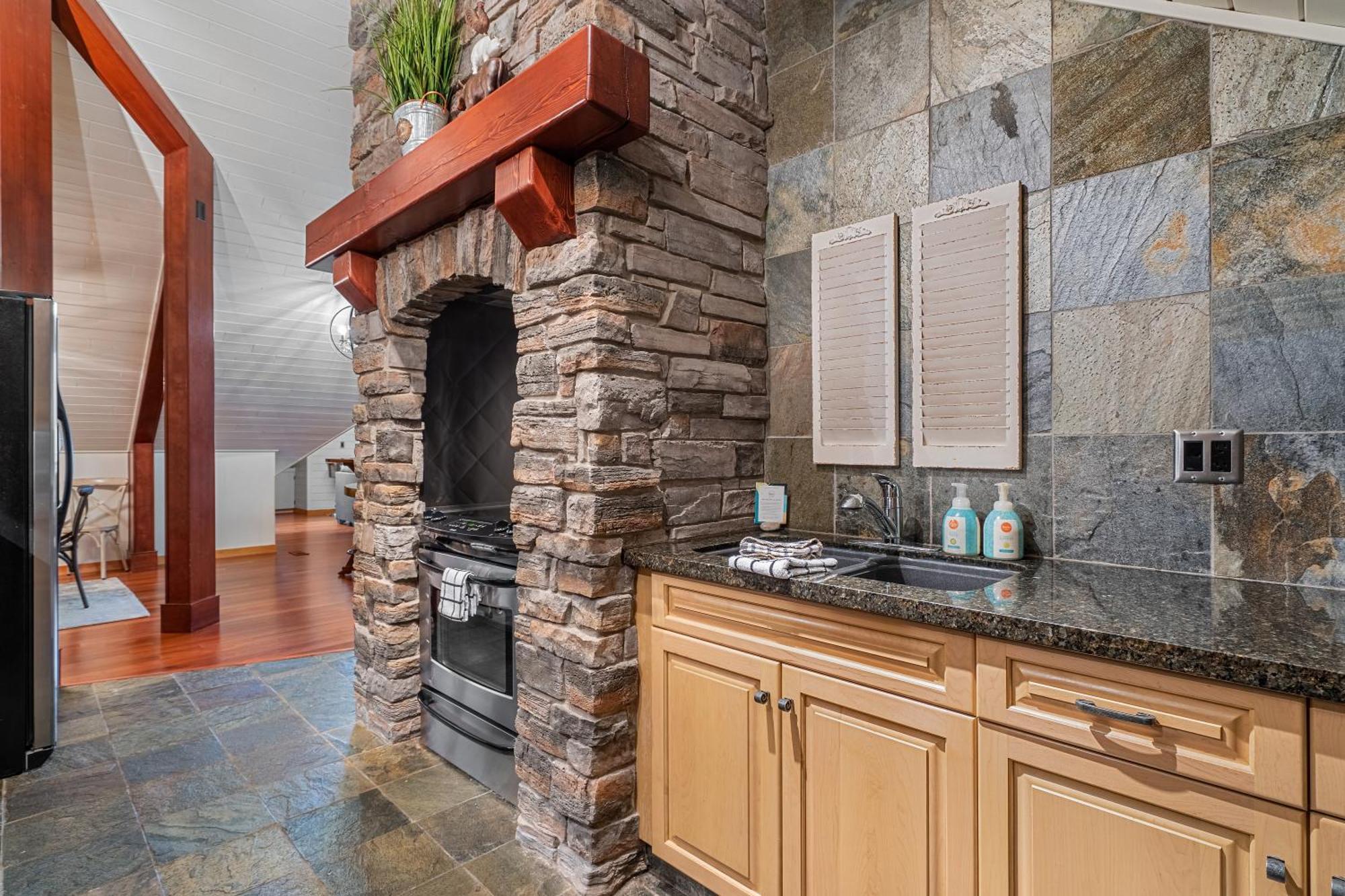 Parkland301 Sunlit 2,000 Ft² Penthouse With Mtn View Διαμέρισμα Κάνμορ Εξωτερικό φωτογραφία