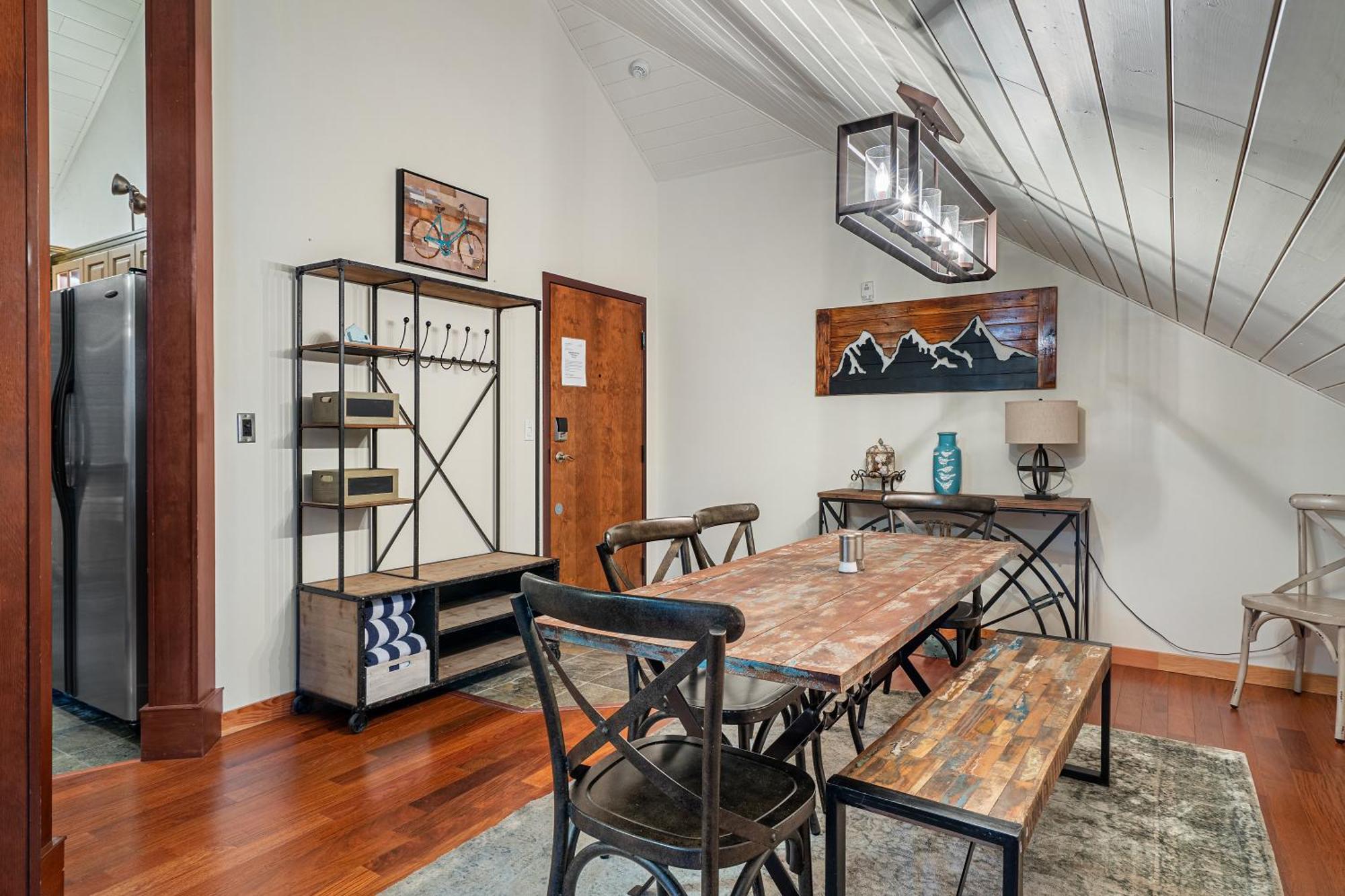 Parkland301 Sunlit 2,000 Ft² Penthouse With Mtn View Διαμέρισμα Κάνμορ Εξωτερικό φωτογραφία