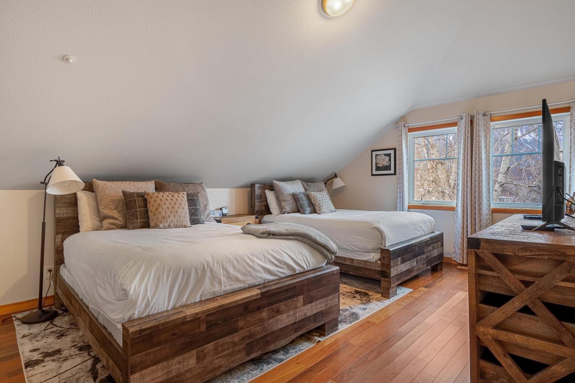 Parkland301 Sunlit 2,000 Ft² Penthouse With Mtn View Διαμέρισμα Κάνμορ Εξωτερικό φωτογραφία