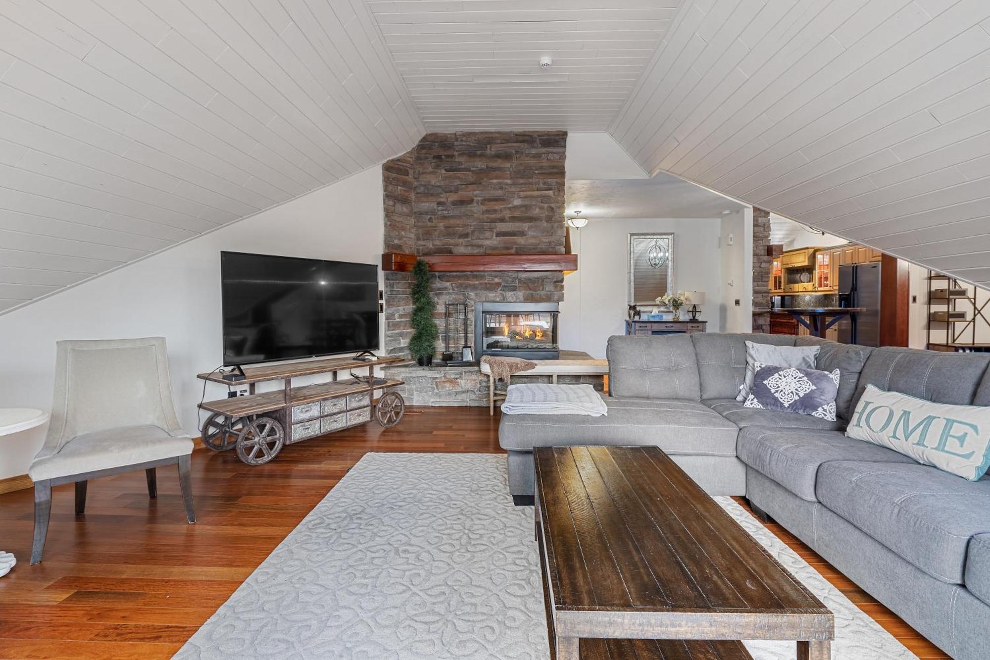 Parkland301 Sunlit 2,000 Ft² Penthouse With Mtn View Διαμέρισμα Κάνμορ Εξωτερικό φωτογραφία