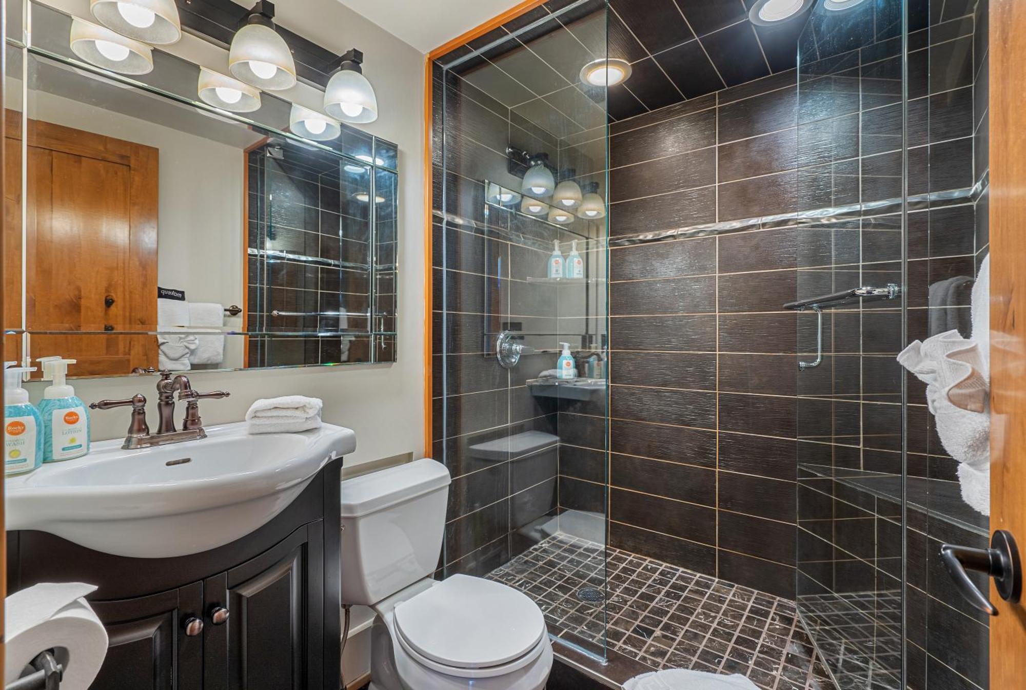 Parkland301 Sunlit 2,000 Ft² Penthouse With Mtn View Διαμέρισμα Κάνμορ Εξωτερικό φωτογραφία