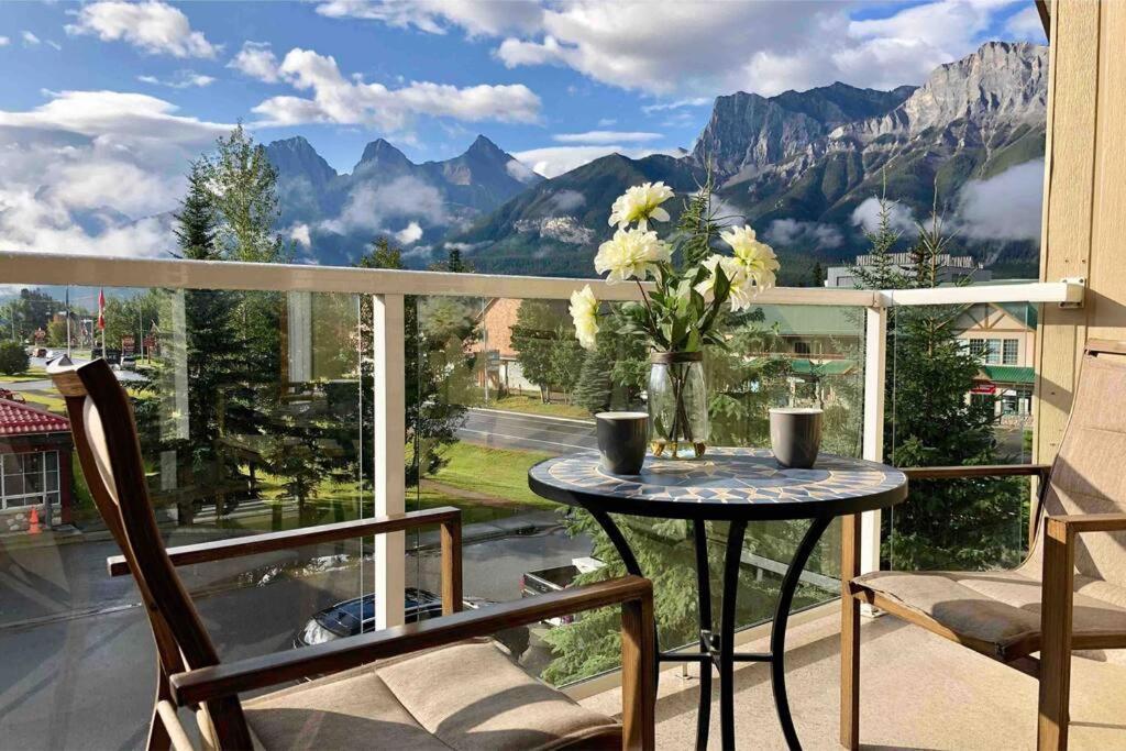 Parkland301 Sunlit 2,000 Ft² Penthouse With Mtn View Διαμέρισμα Κάνμορ Εξωτερικό φωτογραφία